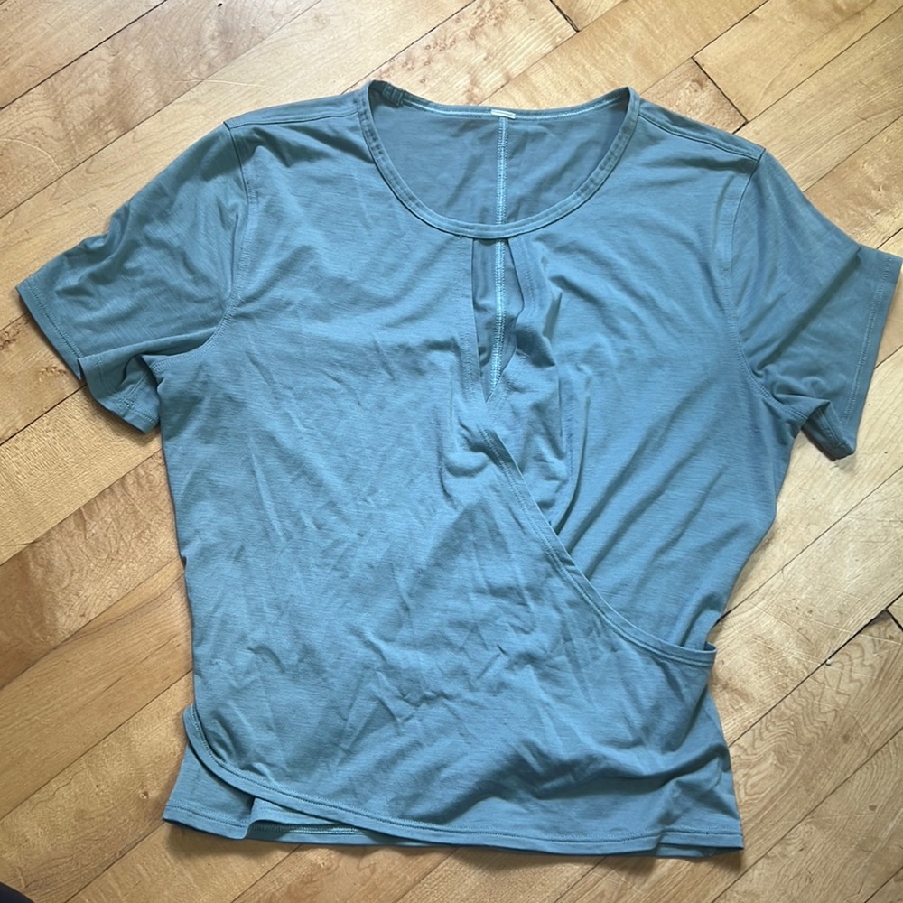 Lululemon criss cross crop top